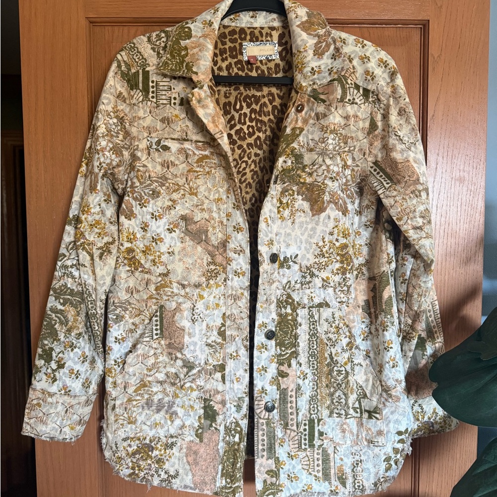 Anthro brand Pilcro floral Patchwork Quilted Jacket in Olive, Beige & Cream